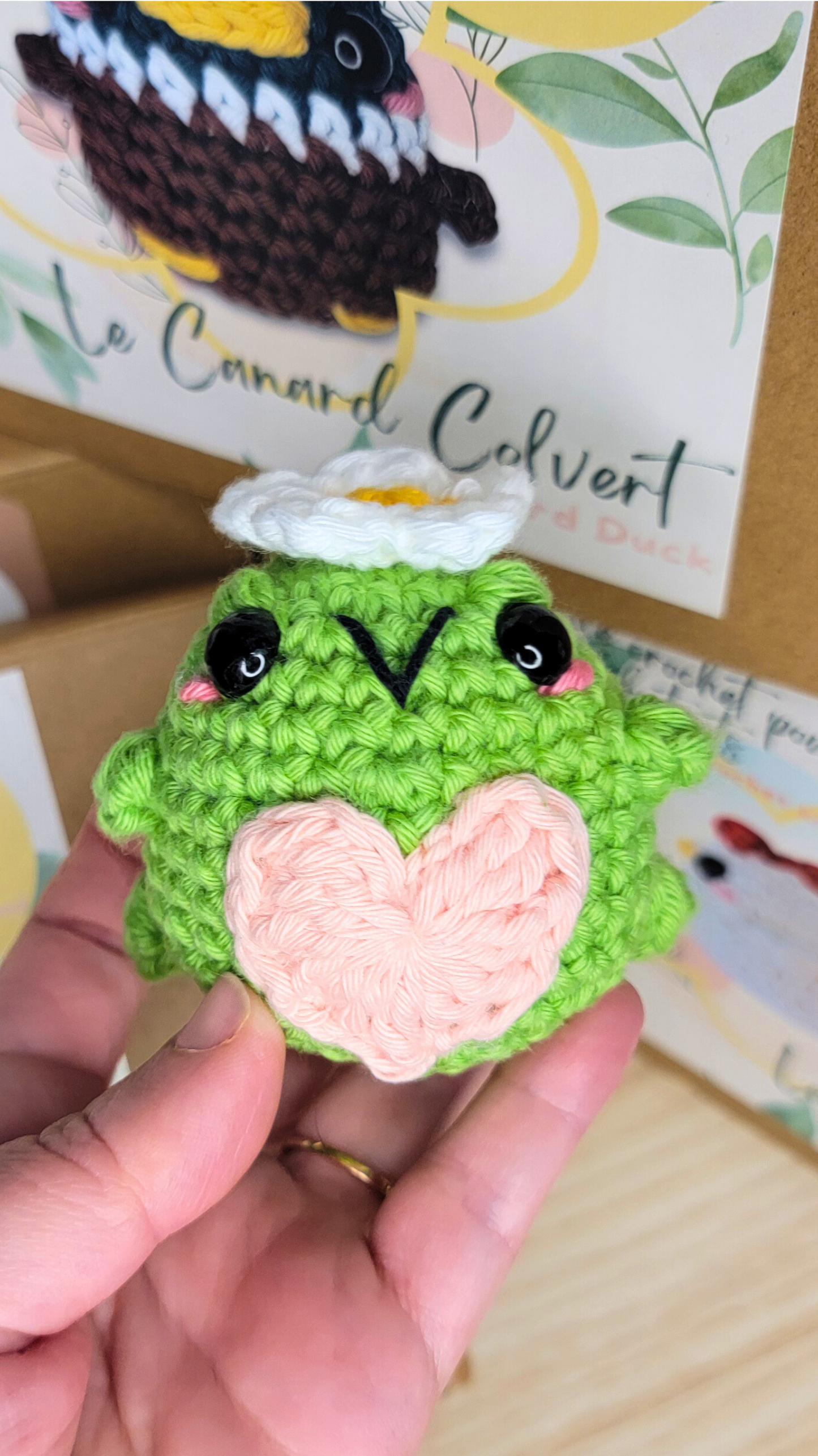 Maggie la grenouille — Patron crochet amigurumi PDF (FR + EN)